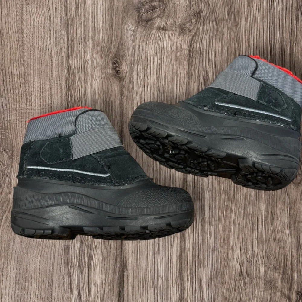 Like new! The North Face Alpenglow II Boot - Toddler - Zinc Gray / Black